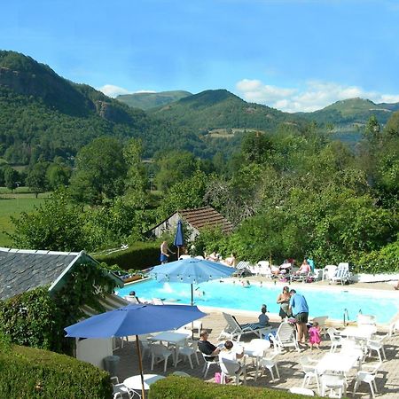 Hôtel et Résidence des Bains Vic-sur-Cère Esterno foto