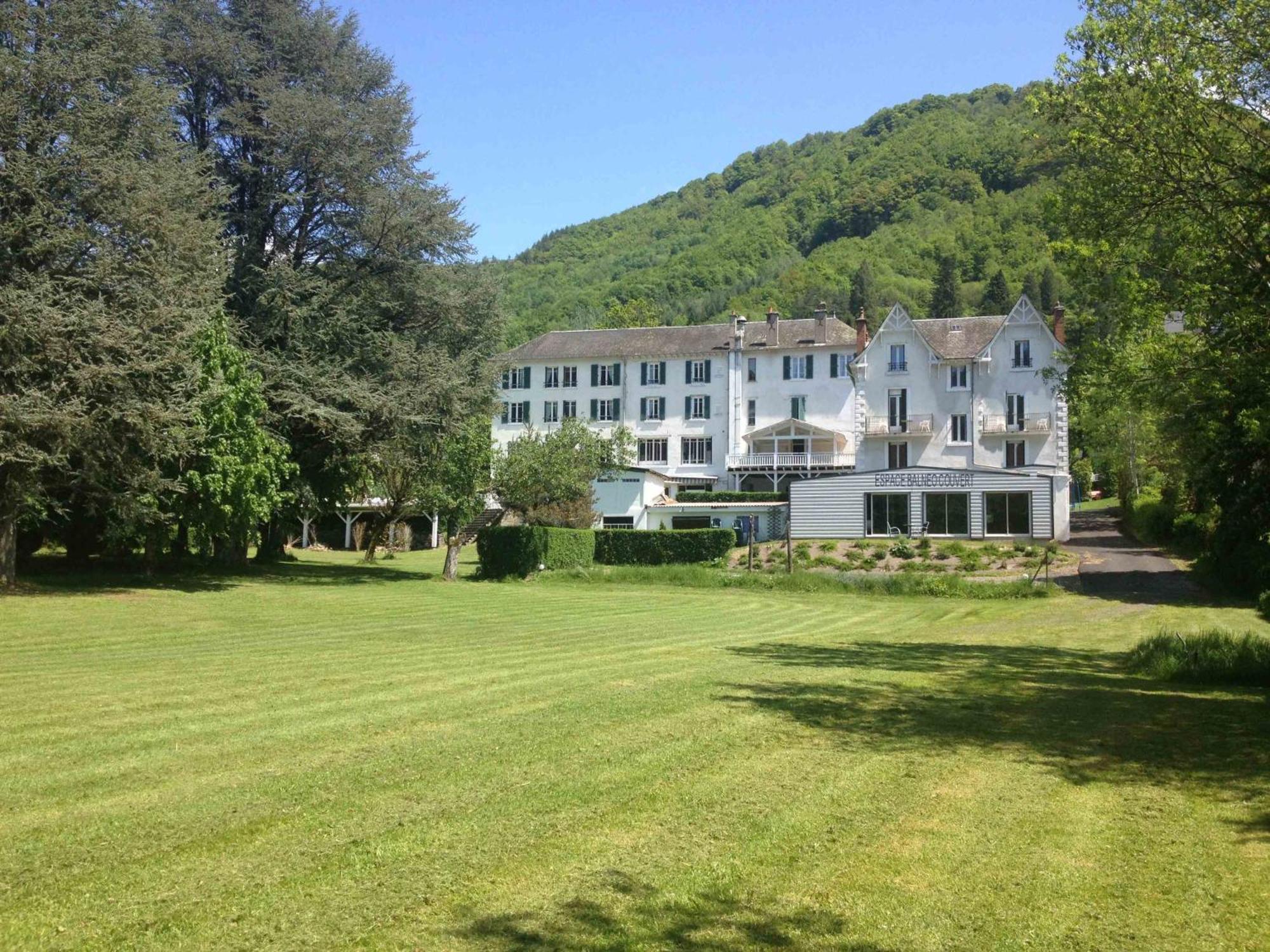 Hôtel et Résidence des Bains Vic-sur-Cère Esterno foto